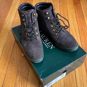 Lauren Ralph Lauren Mikelle lace up boots
Dark Brown suede, quality soles IGUC